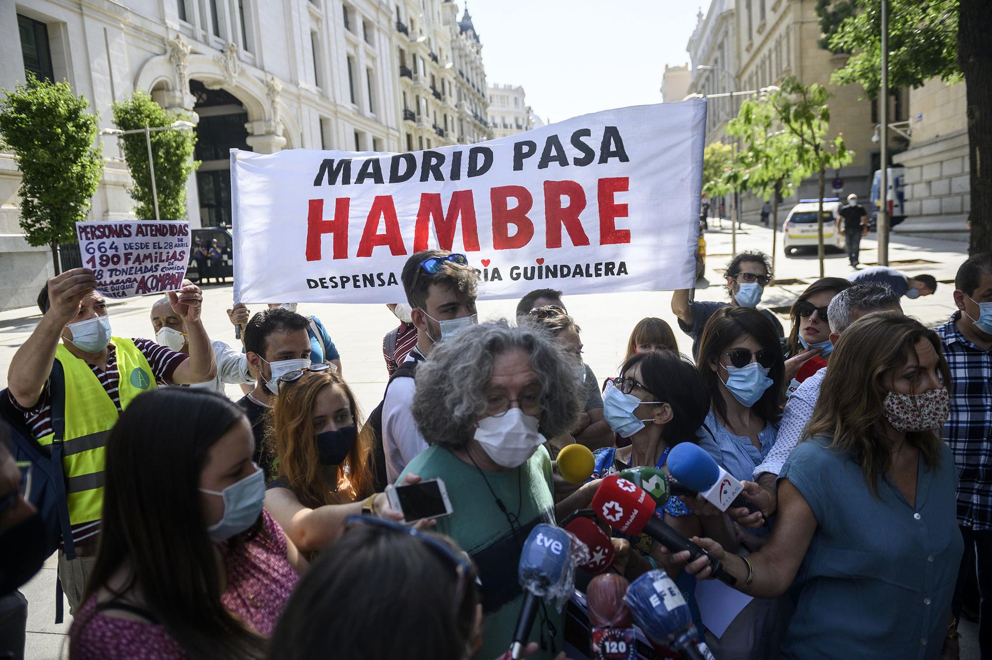 Las colas del hambre llegan a Cibeles - 4